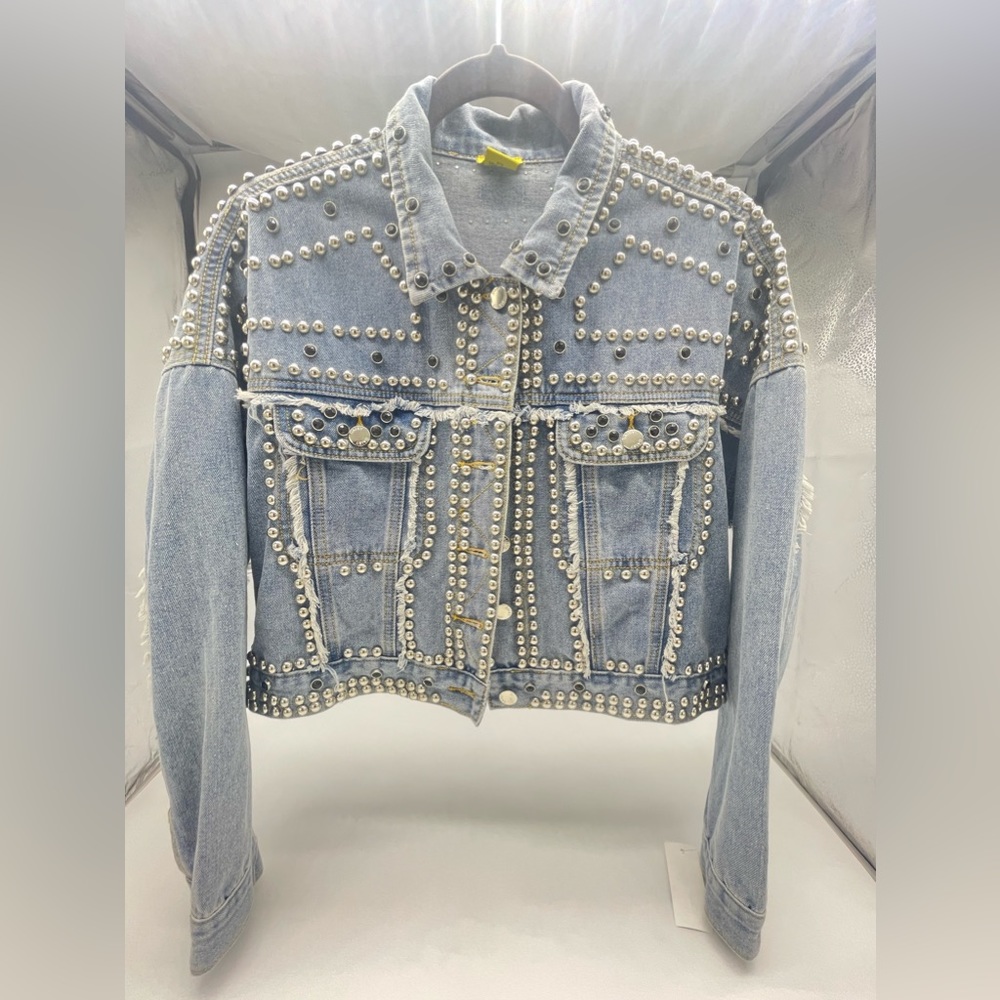 Rivet Ripped Hole Vintage Short Denim Jackets